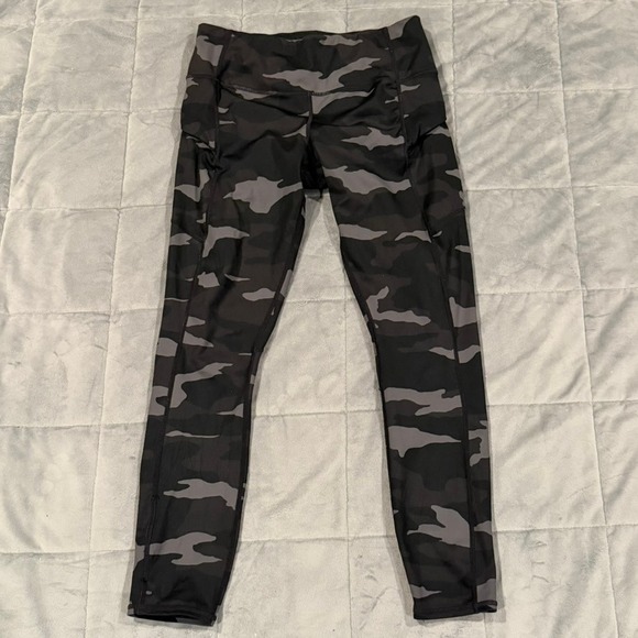 Athleta Pants - Athleta Camo Leggings Womens Small Black Gray High Rise‎ Side Pocket Activewear